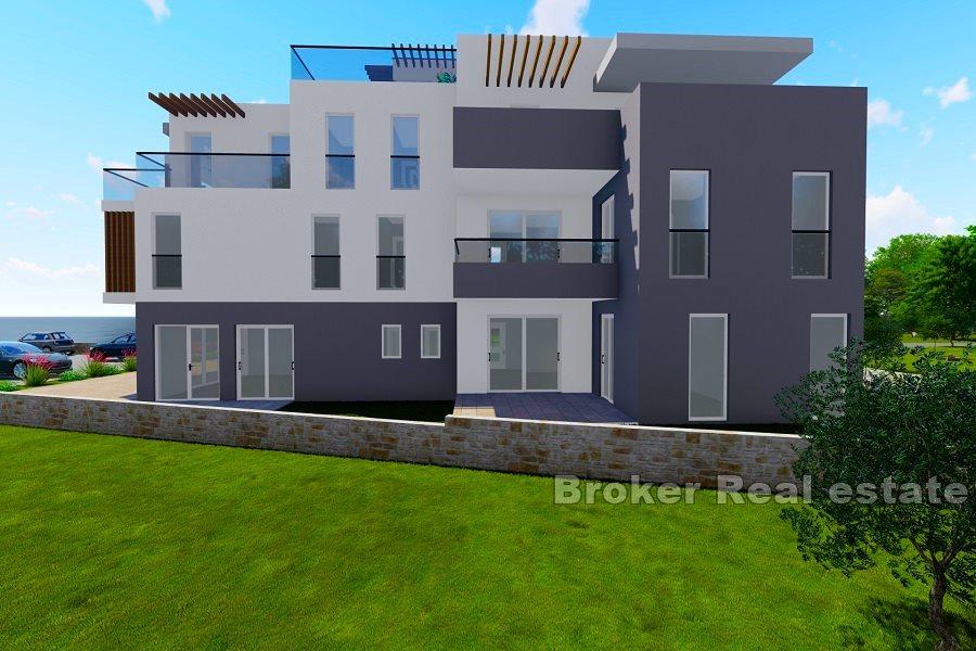 Appartements nouvellement construits au premier rang de la mer