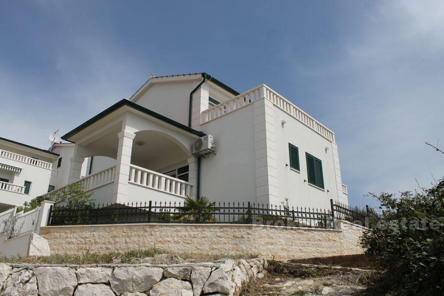 Attractive villa, for sale