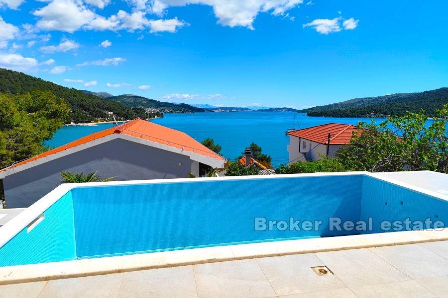Newly built house with pool 50m from the sea