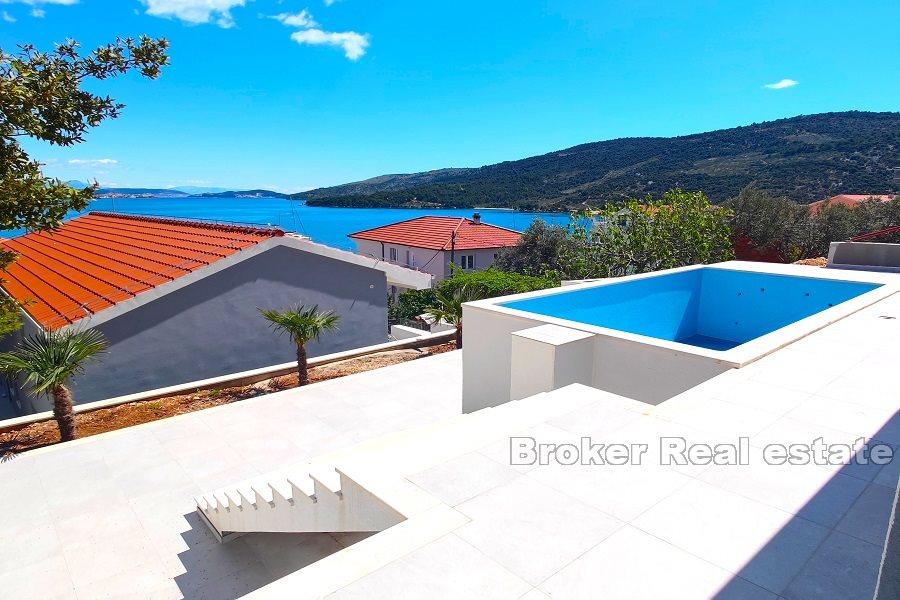 Newly built house with pool 50m from the sea