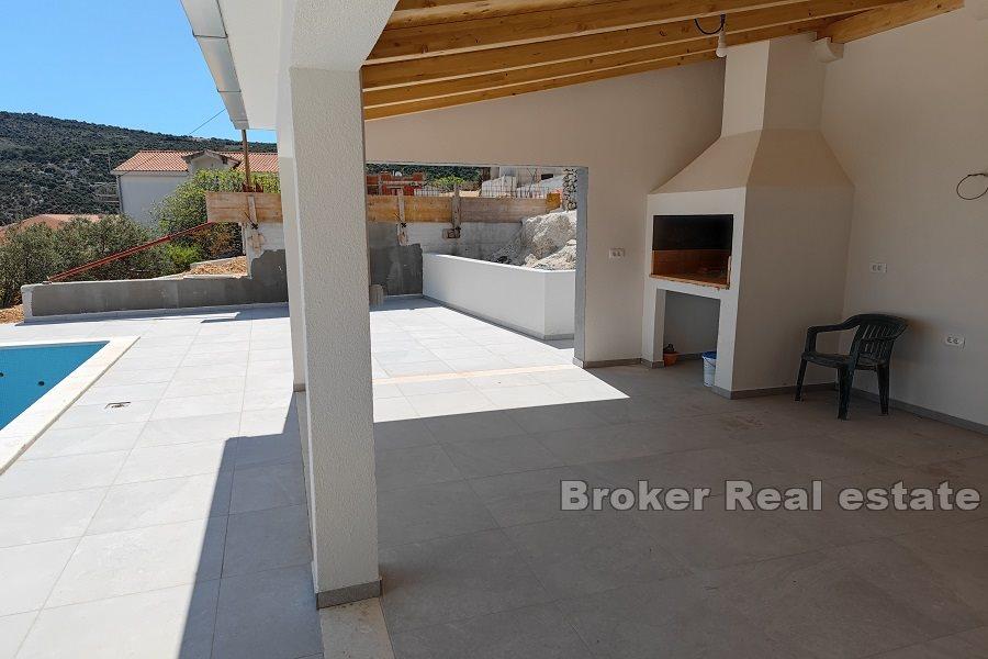 Newly built house with pool 50m from the sea