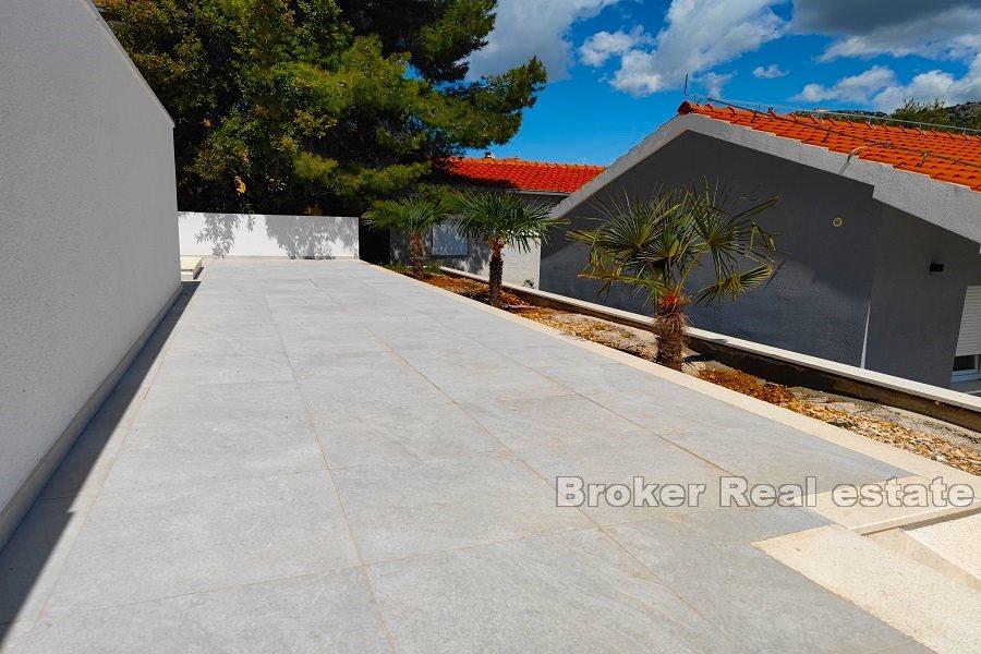 Newly built house with pool 50m from the sea