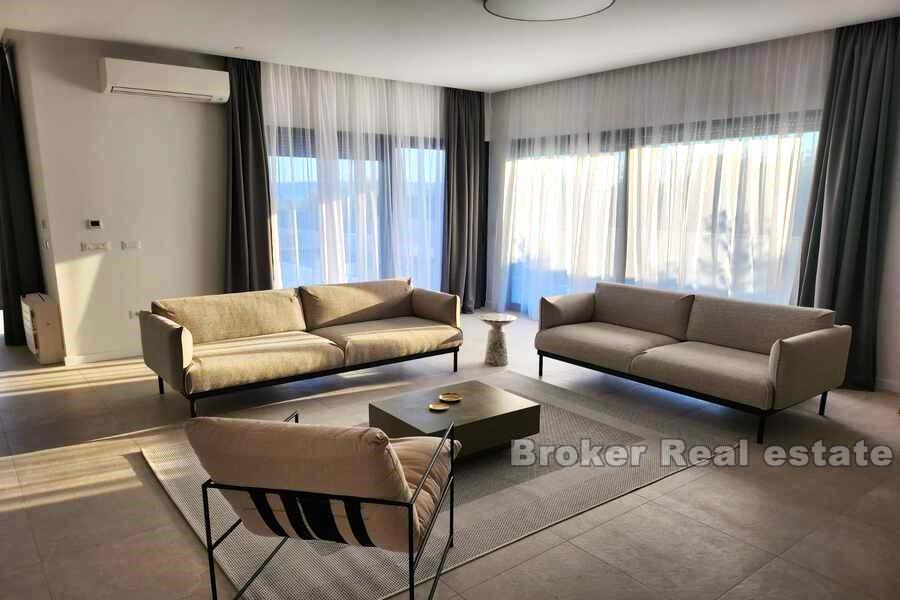 Newly built villa with pool and sea view