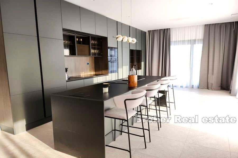 Newly built villa with pool and sea view