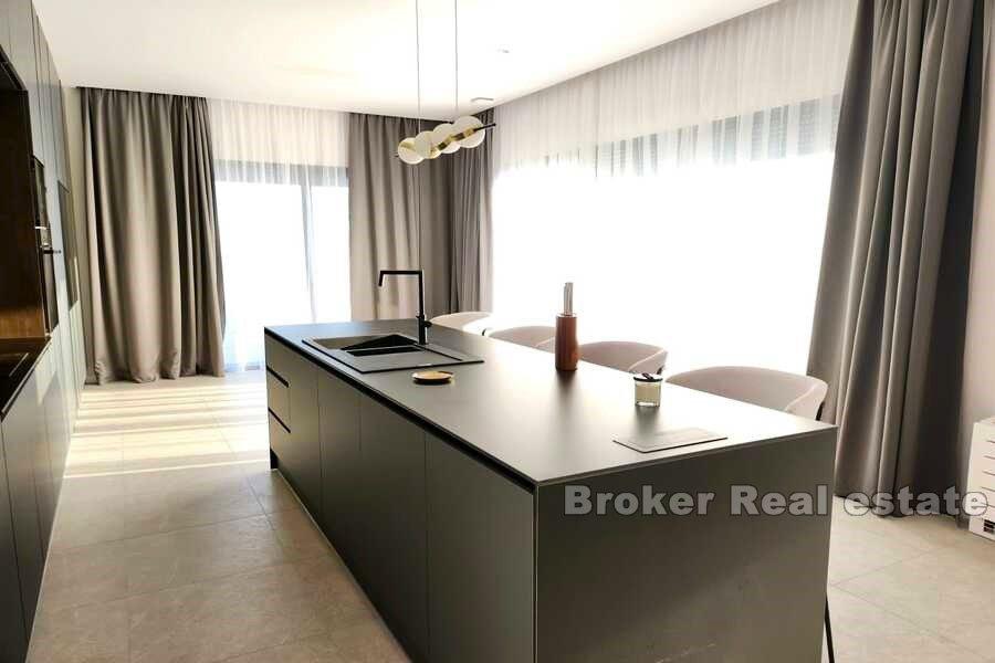 Newly built villa with pool and sea view