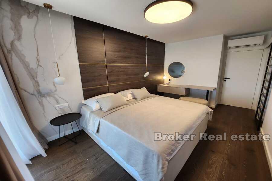 Newly built villa with pool and sea view