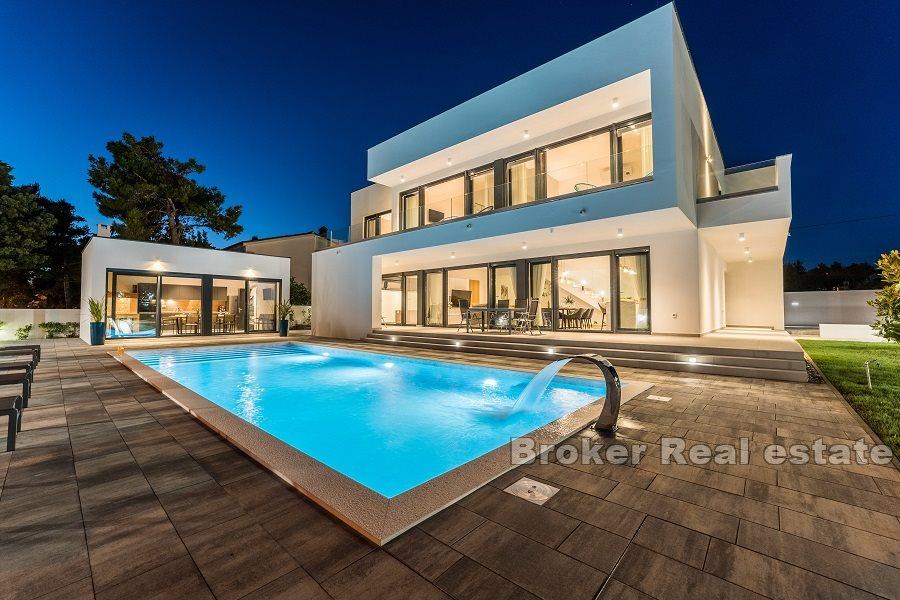 Modern villa in the first row to the sea