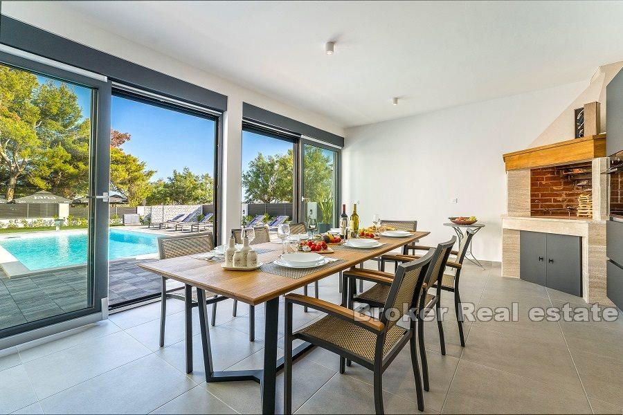 Nowoczesna willa w pierwszym rzędzie do morza