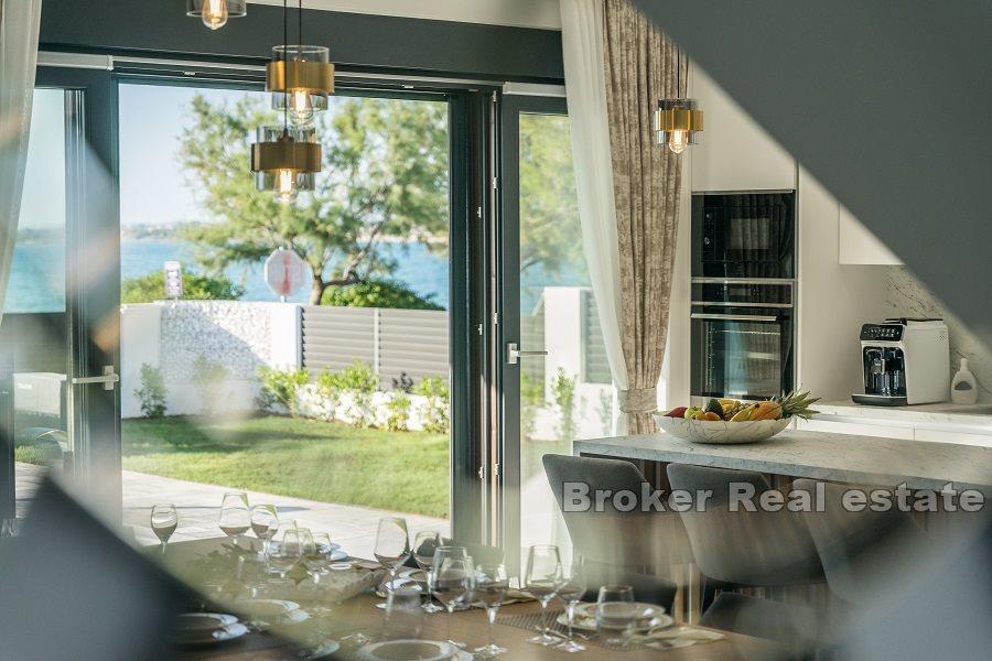 Moderne Villa in der ersten Reihe zum Meer