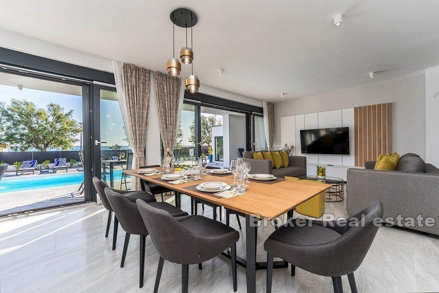 Nowoczesna willa w pierwszym rzędzie do morza