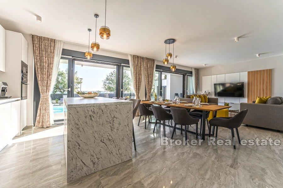 Moderne Villa in der ersten Reihe zum Meer