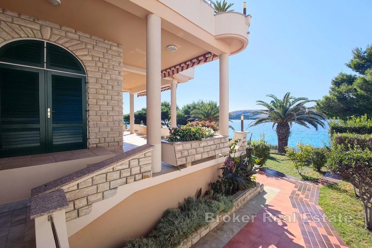 Villa första raden till havet