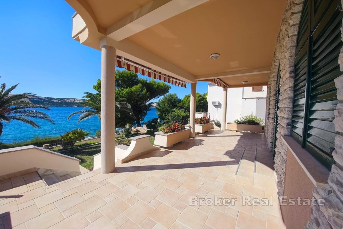 Villa prima fila mare