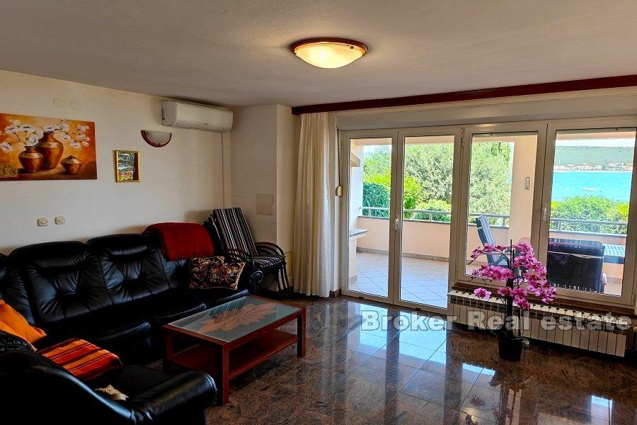Kuća prvi red do mora