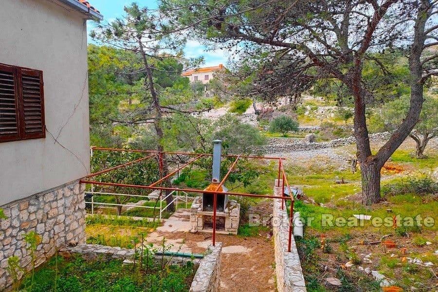 Building plot with a house near the sea