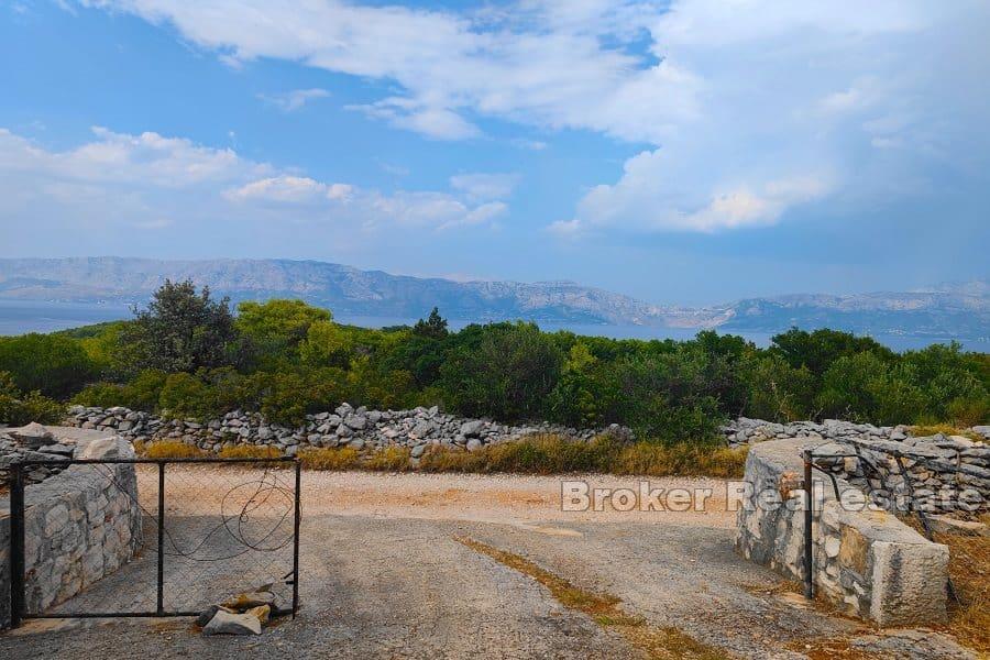 Agricultural land with a sea view