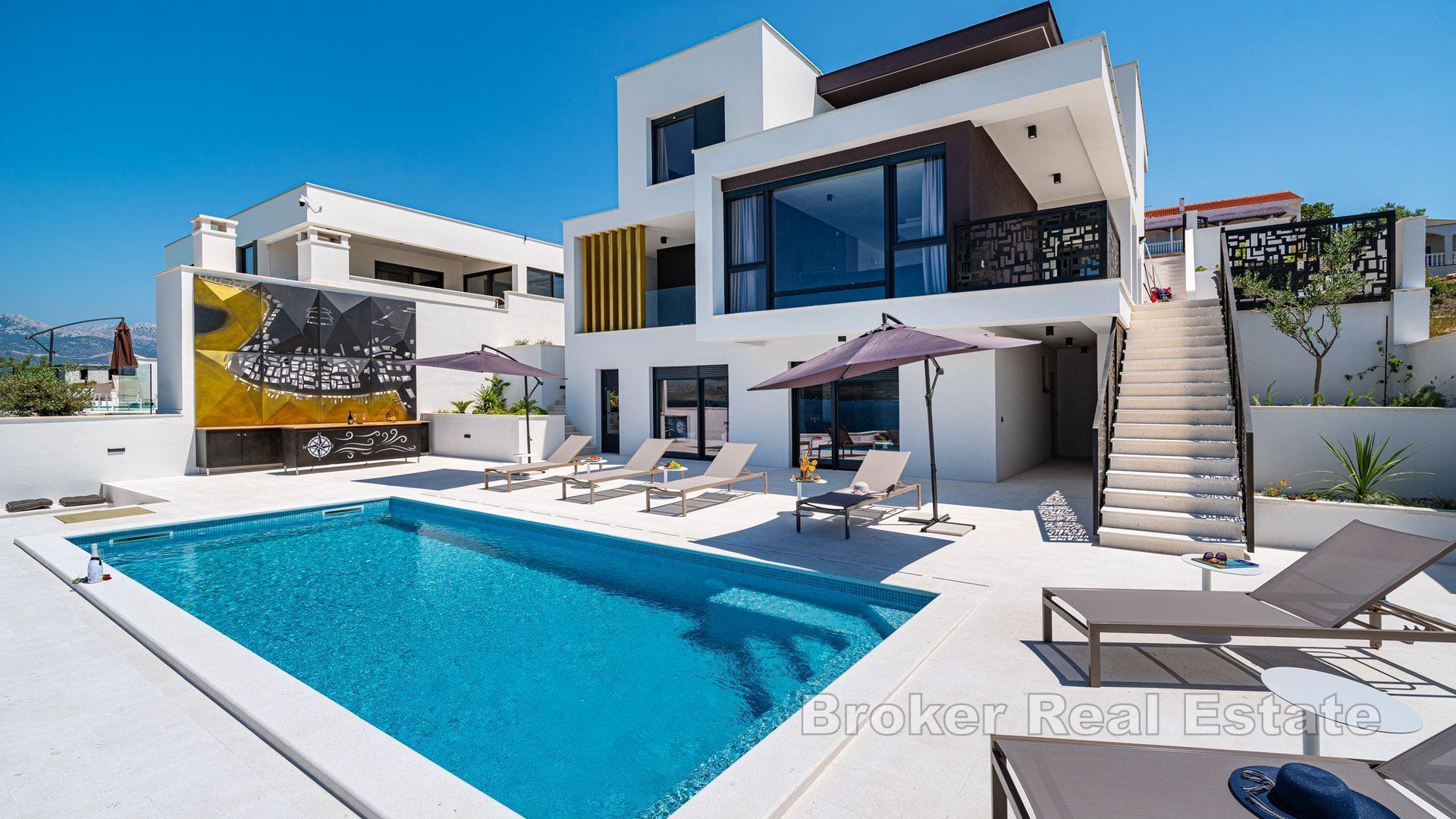 Villa de luxe au premier rang de la mer