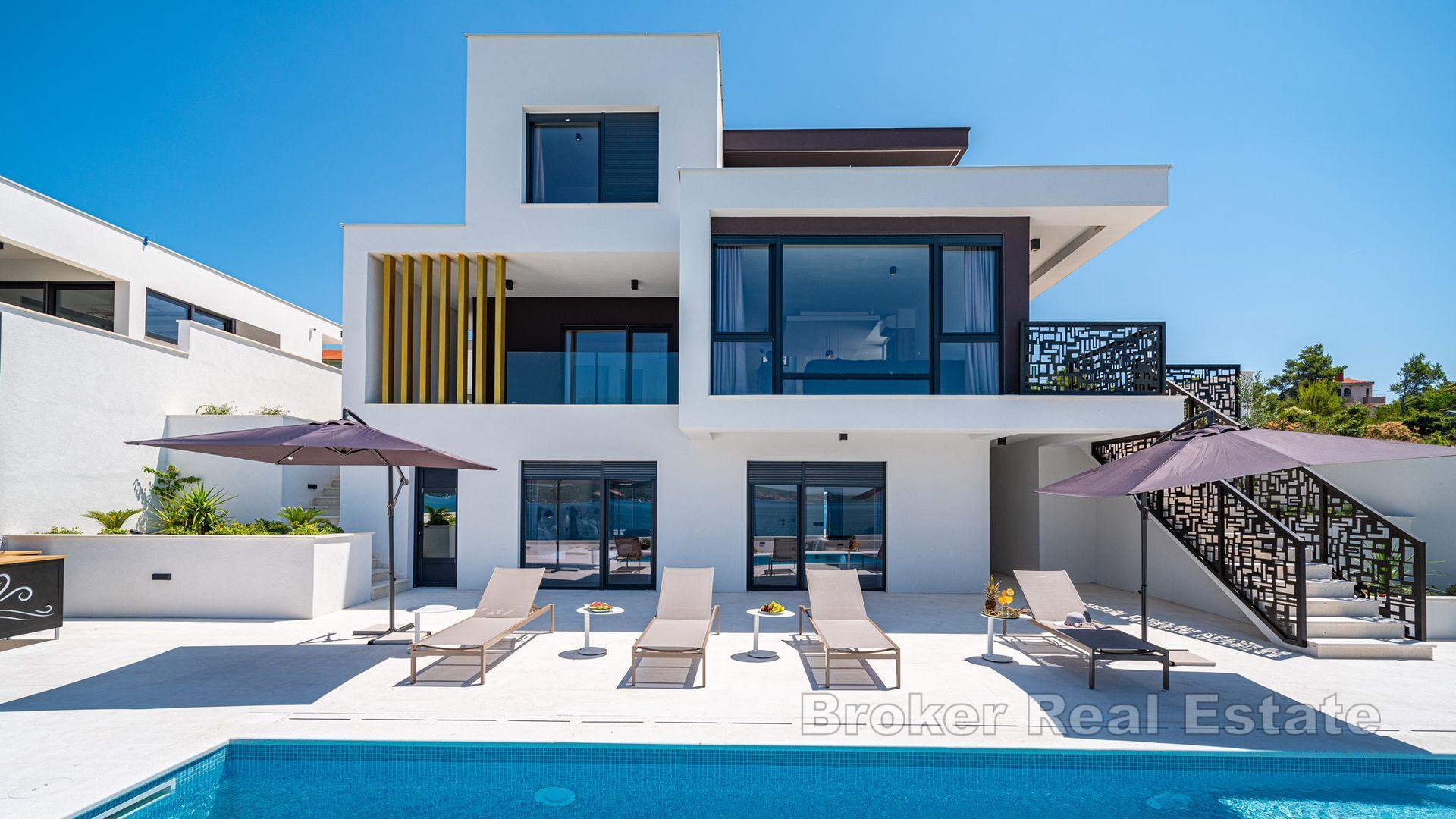 Villa de luxe au premier rang de la mer