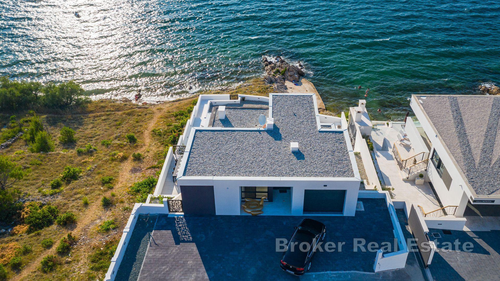 Villa de luxe au premier rang de la mer