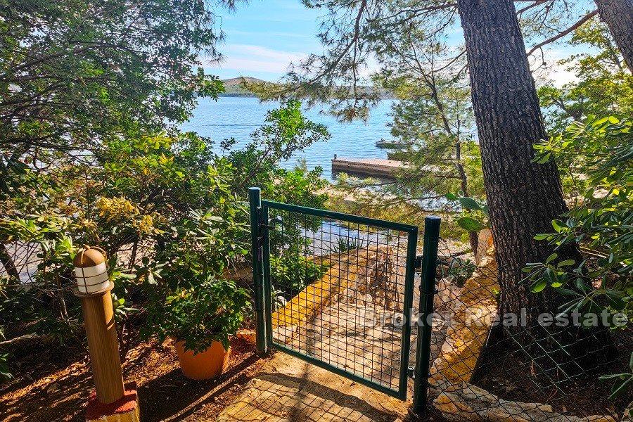 House first row to the sea