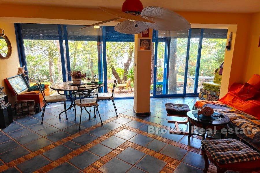 Дом на первой линии моря