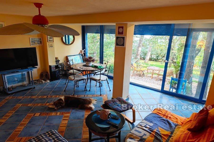 Дом на первой линии моря