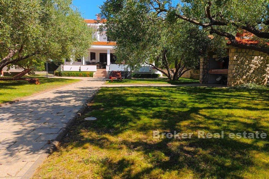 Вилла в первом ряду от моря