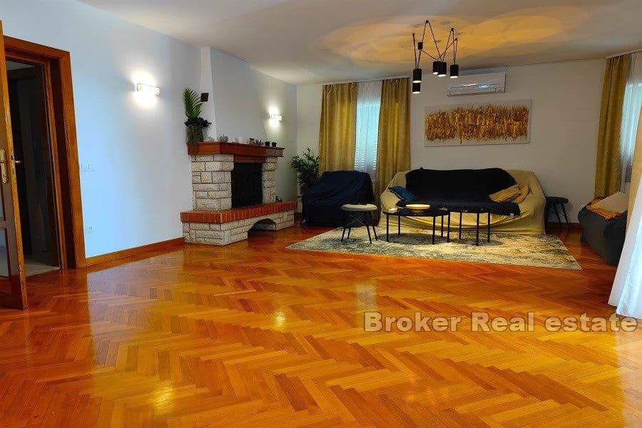 Вилла в первом ряду от моря