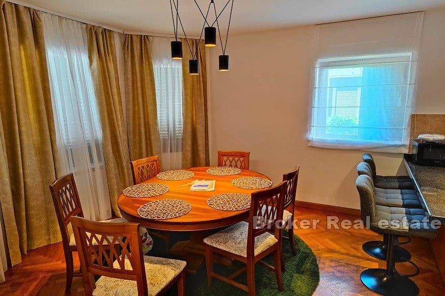 Вилла в первом ряду от моря