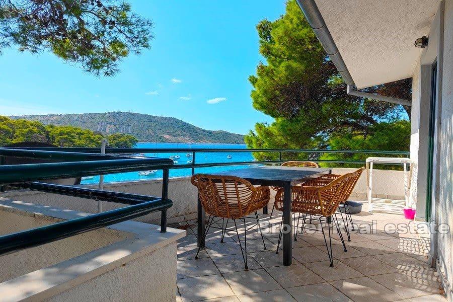 Apartmanska kuća prvi red do mora