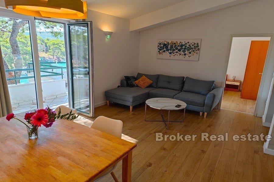 Apartmanska kuća prvi red do mora