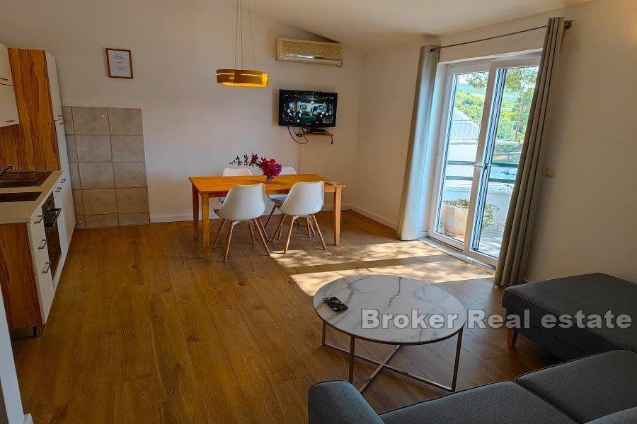 Apartmanska kuća prvi red do mora