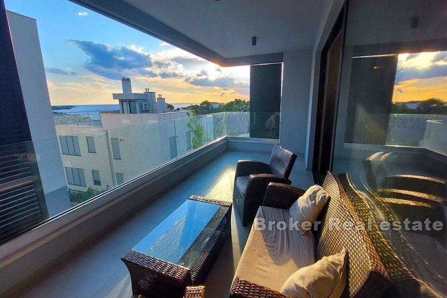 Appartamento di lusso con vista mare