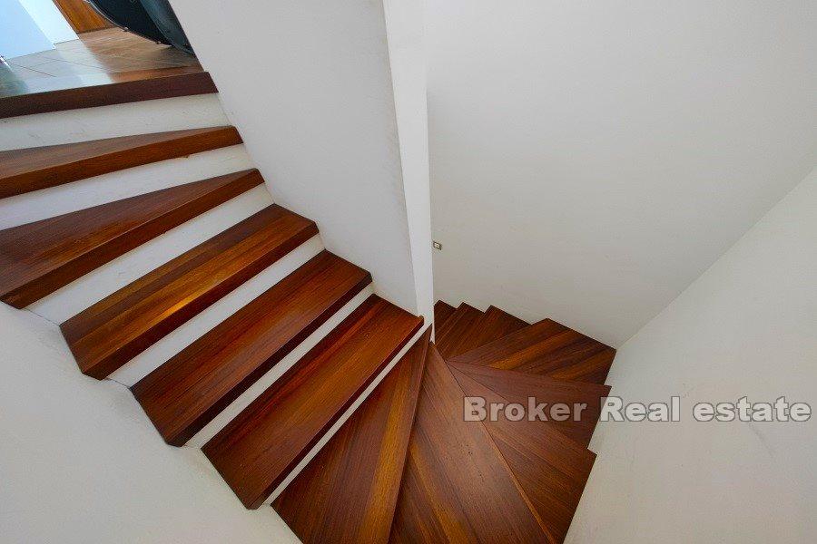 Appartamento di lusso con vista mare