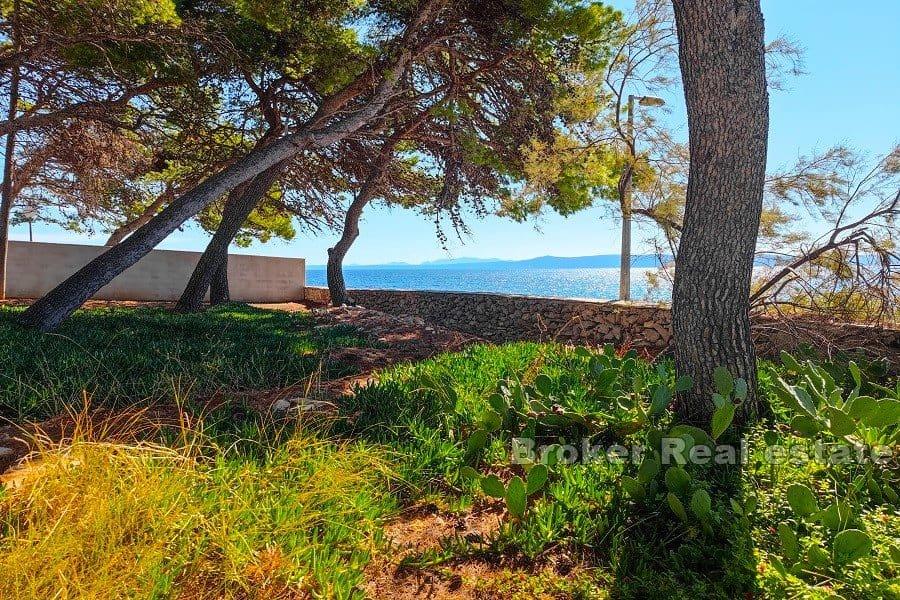 House first row to the sea