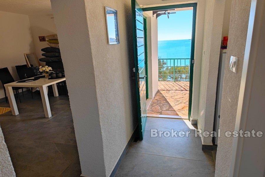 Steinhaus erste Reihe zum Meer