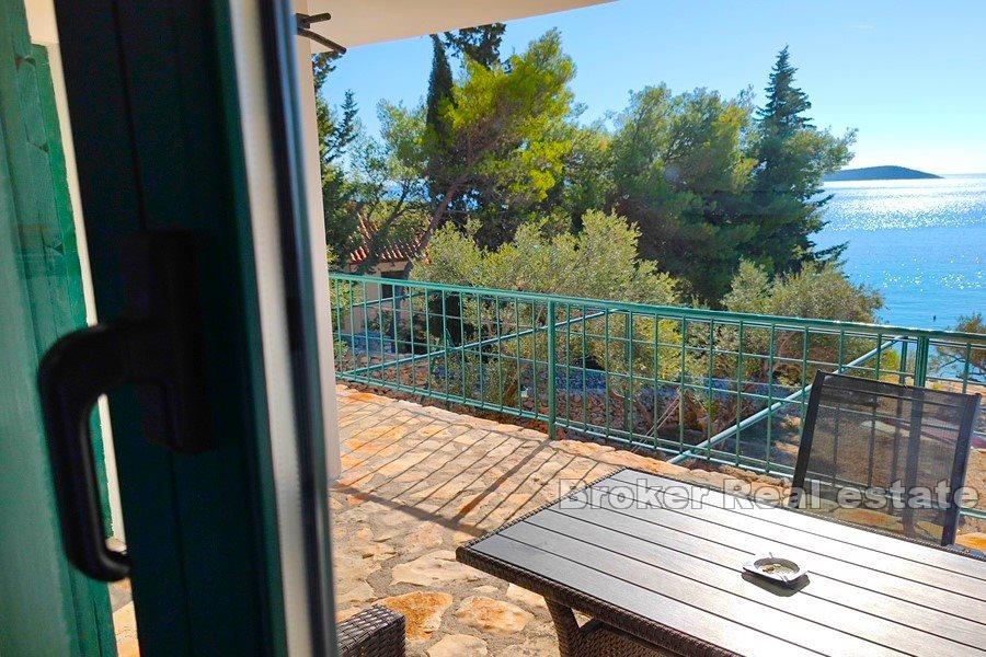 Steinhaus erste Reihe zum Meer