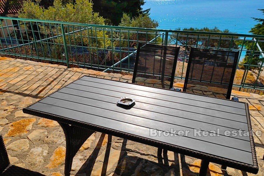 Steinhaus erste Reihe zum Meer