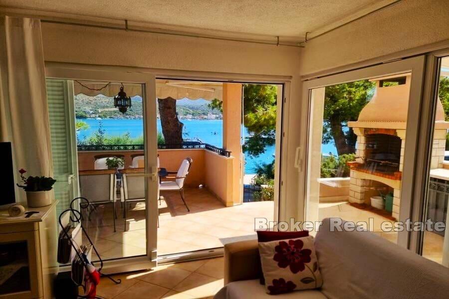 Hus i første rad til sjøen