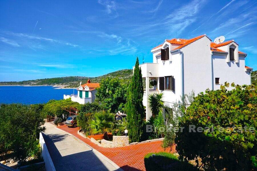 Dom apartamentowy z basenem