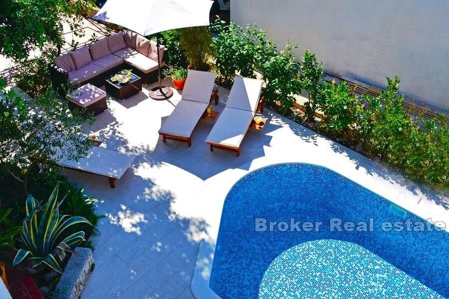 Dom apartamentowy z basenem