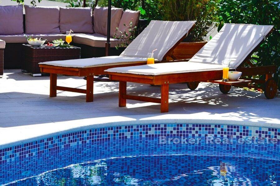 Apartmánový dům s bazénem