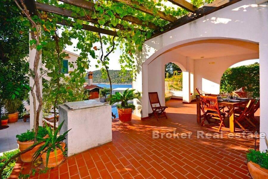 Dom apartamentowy z basenem