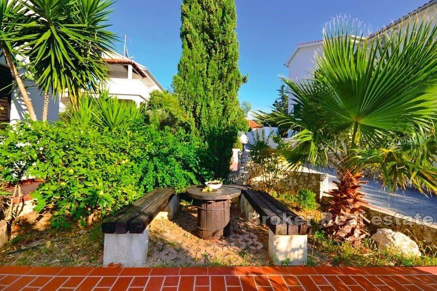 Dom apartamentowy z basenem