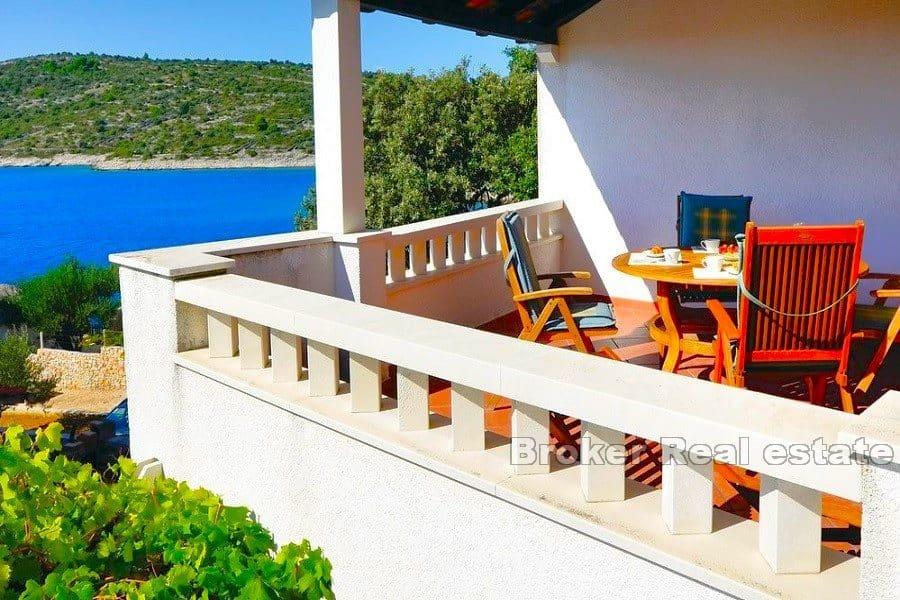 Dom apartamentowy z basenem