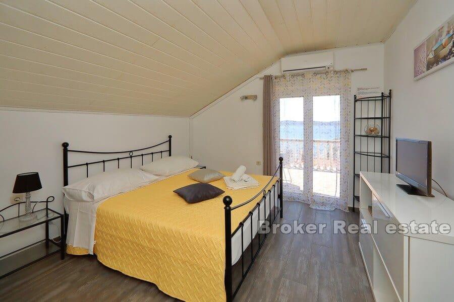 Apartment villa first row to the sea