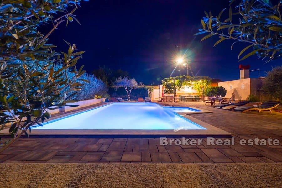 Apartmanska vila s bazenom