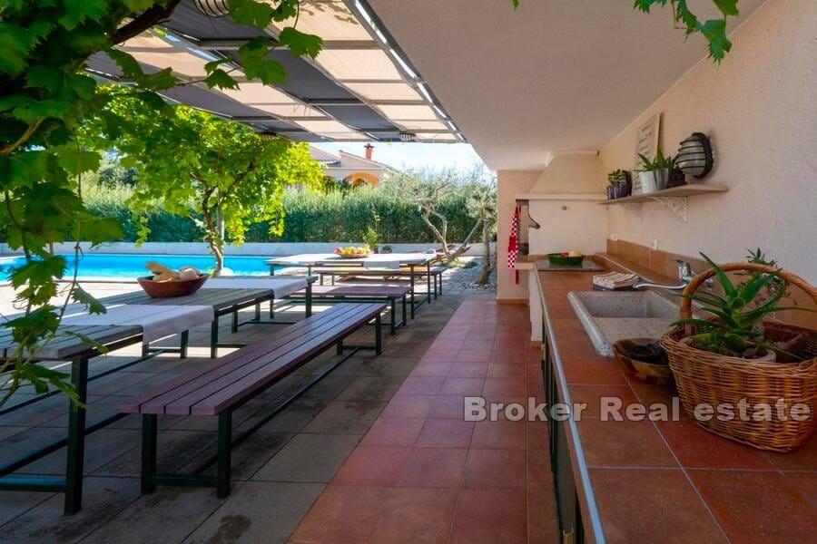 Apartmanska vila s bazenom