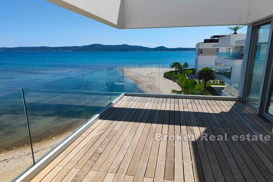 Penthouse first row to the sea