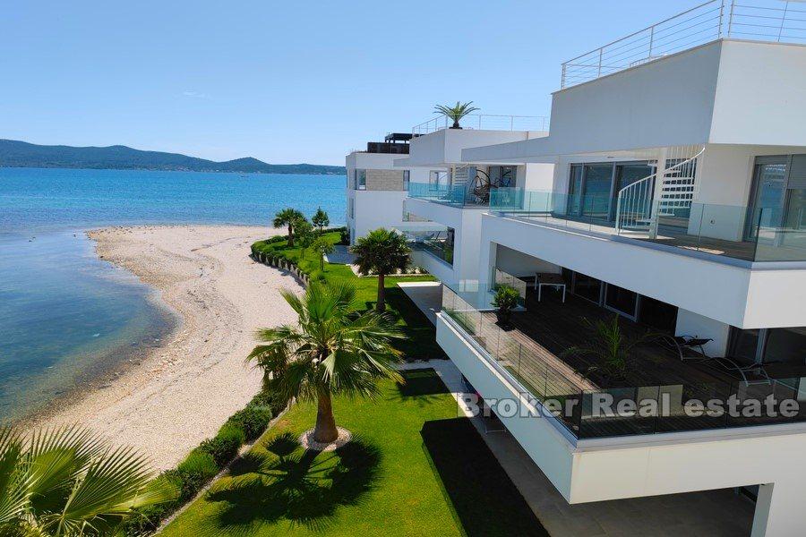 Penthouse first row to the sea